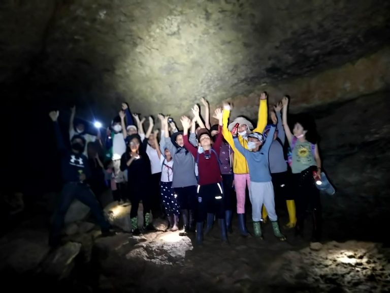 Interior de una caverna amazónica